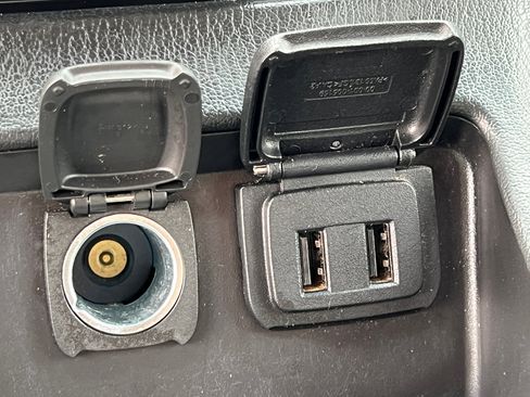 Used 2017 GMC Yukon SLE w/ SLE Value Package image 33