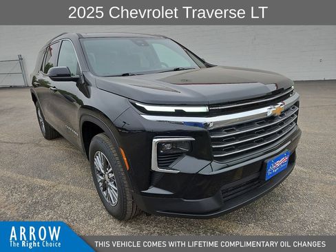 Used 2025 Chevrolet Traverse LT AWD/4WD image 2