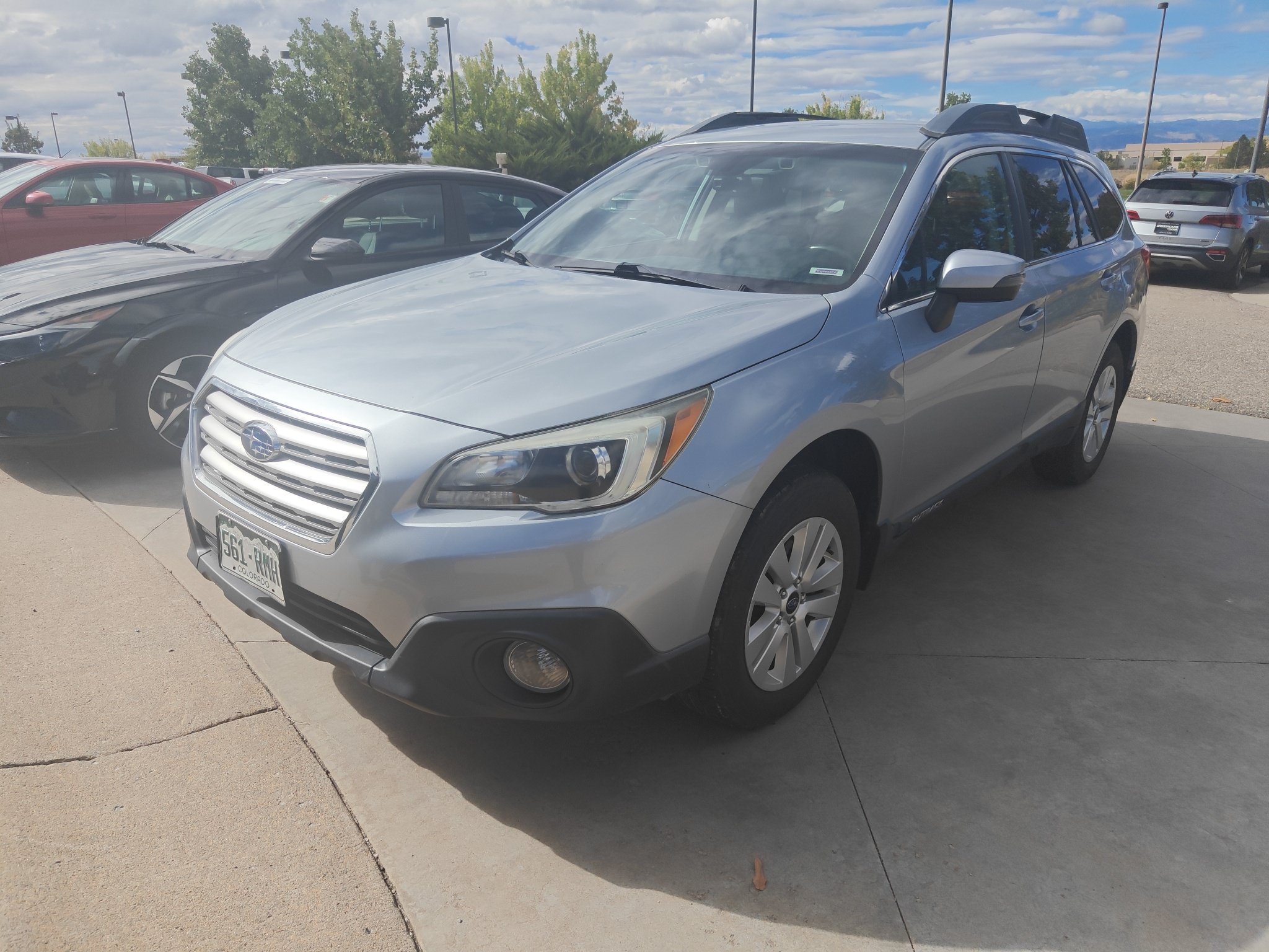 Used 2017 Subaru Outback 2.5i Premium AWD/4WD image 1