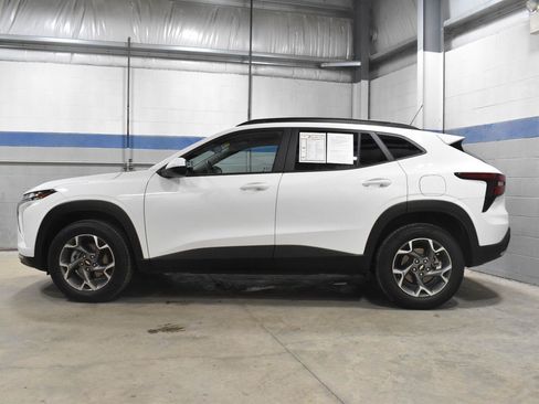 Used 2025 Chevrolet Trax LT FWD image 21