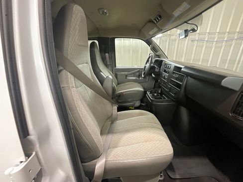 Used 2025 Chevrolet Express 3500 LS RWD image 11