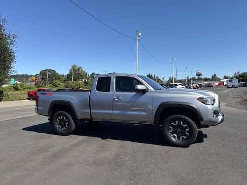 Used 2019 Toyota Tacoma TRD Off-Road w/ TRD Premium Off Road Package AWD/4WD image 7