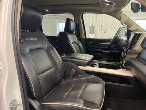 Used 2019 RAM 1500 Laramie AWD/4WD image 37