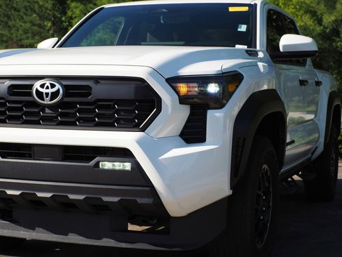 Used 2024 Toyota Tacoma TRD Off-Road AWD/4WD image 29