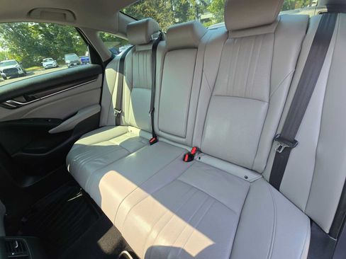Used 2019 Honda Accord Touring image 17