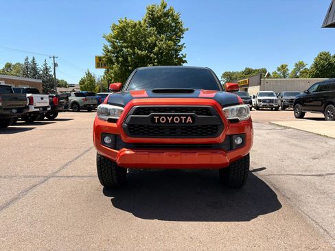 Used 2016 Toyota Tacoma TRD Sport AWD/4WD image 3