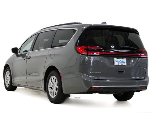 Used 2022 Chrysler Pacifica Touring-L FWD image 8