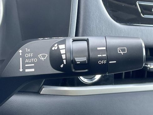 Used 2025 Mitsubishi Outlander SE image 25