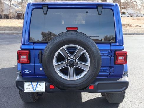 Used 2018 Jeep Wrangler Unlimited Sahara w/ Dual Top Group AWD/4WD image 6