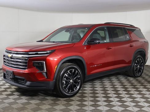 Used 2025 Chevrolet Traverse LT w/ Sun and Wheel Package image 10