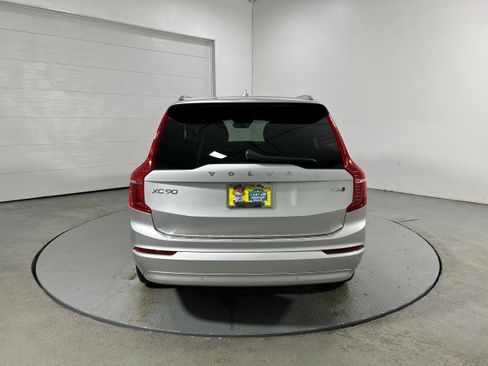 Used 2022 Volvo XC90 T6 Momentum image 32