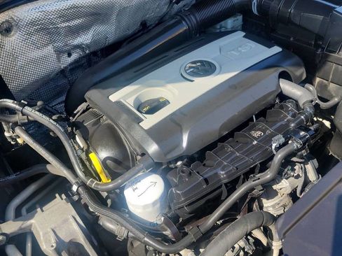 Used 2016 Volkswagen Tiguan S image 16