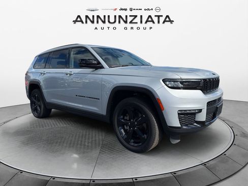 Certified 2022 Jeep Grand Cherokee L Limited w/ Black Appearance Package image 7