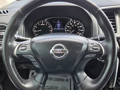 Used 2019 Nissan Pathfinder SV image 9