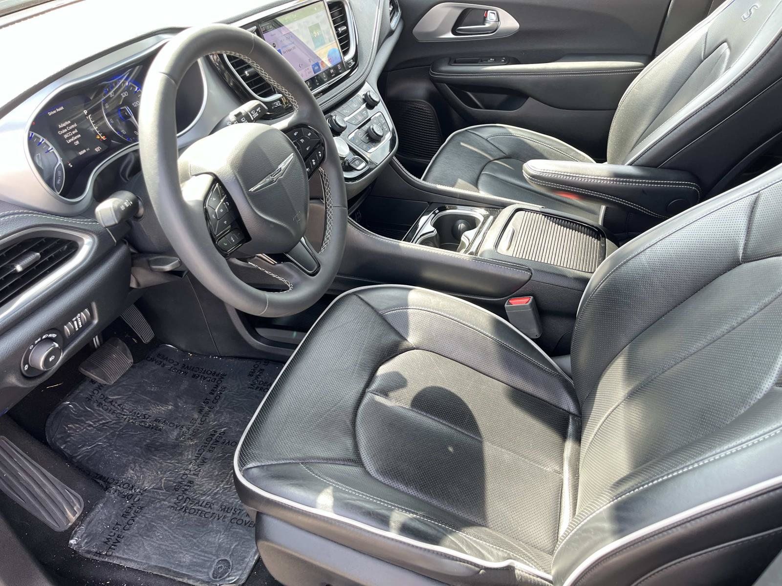 Used 2025 Chrysler Pacifica Limited FWD image 26
