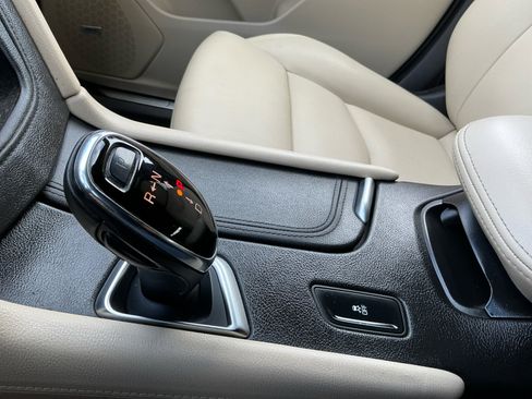 Used 2018 Cadillac XT5 FWD image 18