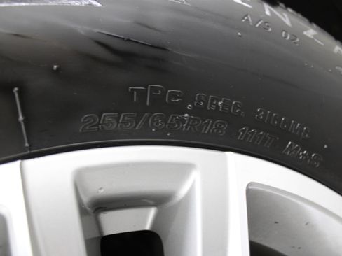 Used 2023 Chevrolet Traverse LT image 43