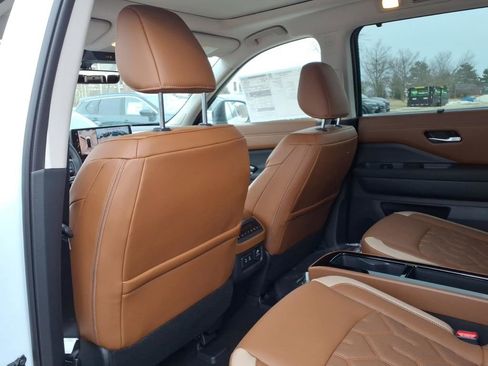 New 2026 Nissan Pathfinder Platinum image 27