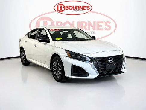 Used 2024 Nissan Altima 2.5 SV AWD/4WD image 1