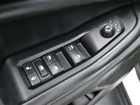 Used 2023 Jeep Grand Cherokee Altitude image 4