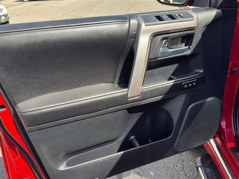 Used 2015 Toyota 4Runner Limited AWD/4WD image 6