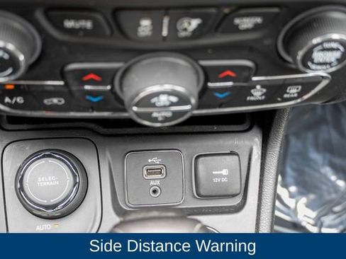 Used 2019 Jeep Cherokee Overland w/ Technology Group AWD/4WD image 42