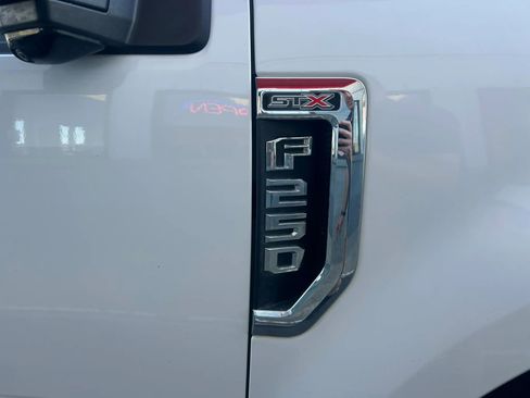 Used 2019 Ford F250 XL w/ STX Appearance Package image 5