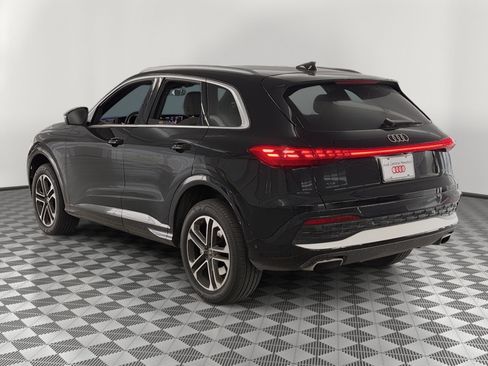 Used 2025 Audi Q5 Premium w/ Convenience Package AWD/4WD image 3