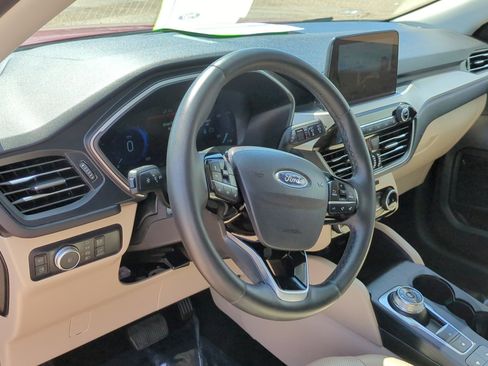 Used 2022 Ford Escape SEL w/ Technology Package FWD image 15