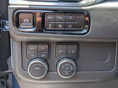 Used 2025 GMC Yukon Denali w/ Sun & Power Step Package AWD/4WD image 17