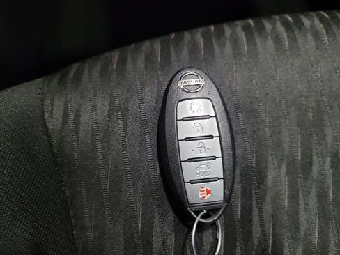 Used 2019 Nissan Rogue SV image 32