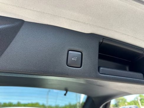 Used 2022 Ford Escape SE w/ SE Sport Appearance Package FWD image 41