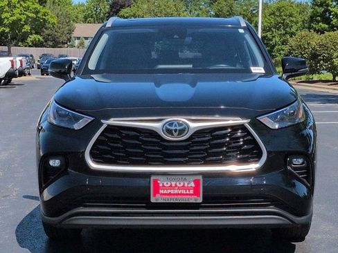 Used 2023 Toyota Highlander XLE AWD/4WD image 4