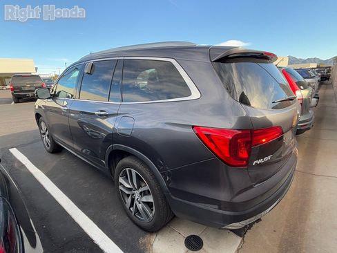 Used 2017 Honda Pilot Touring image 3