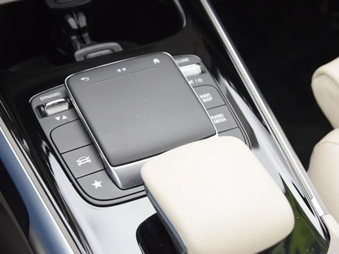 Used 2022 Mercedes-Benz GLB 250 image 31