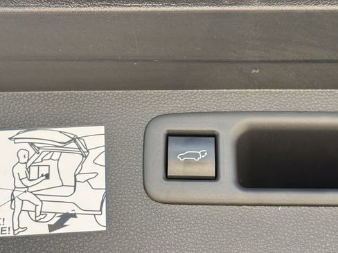 Used 2023 Toyota Highlander Platinum image 37