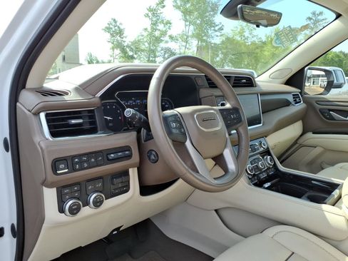 Used 2021 GMC Yukon XL Denali w/ Denali Ultimate Package AWD/4WD image 8