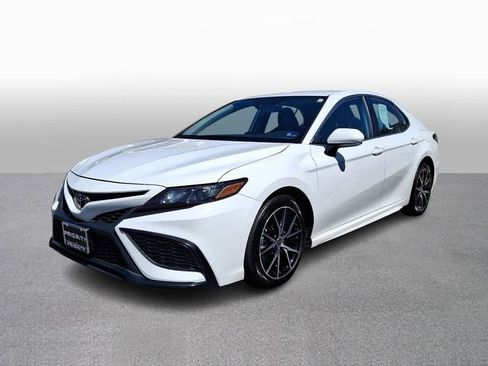 Used 2024 Toyota Camry SE FWD image 1