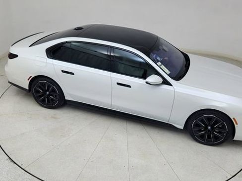 Used 2023 BMW i7 xDrive60 w/ Executive Package 2 image 76