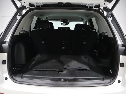 Used 2024 Jeep Grand Cherokee Limited image 17