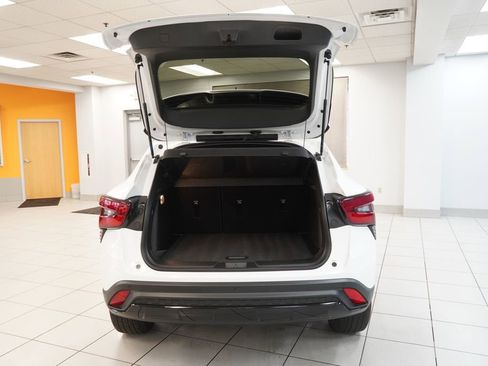 Certified 2024 Chevrolet Trax RS w/ Sunroof Package FWD image 10