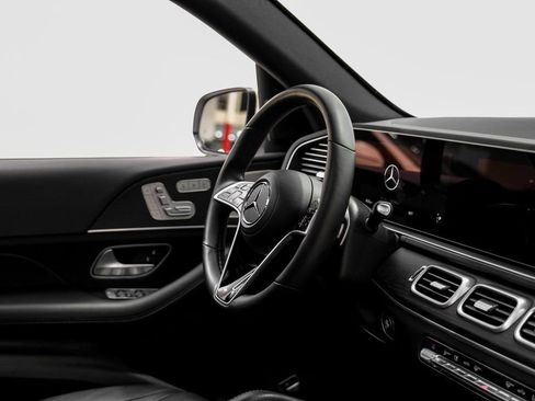Used 2024 Mercedes-Benz GLS 450 4MATIC image 14