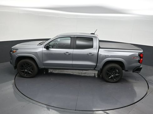 Used 2025 Chevrolet Colorado Z71 w/ Technology Package AWD/4WD image 17