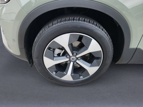 Certified 2025 Volvo XC40 B5 Plus AWD/4WD image 8