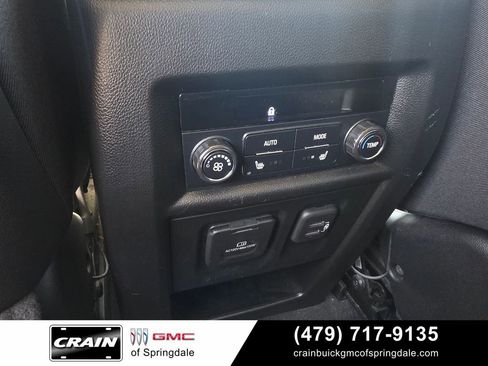 Used 2020 Chevrolet Traverse Premier AWD/4WD image 27