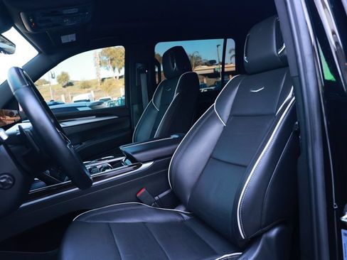 Used 2025 Cadillac Escalade ESV Premium Luxury AWD/4WD image 20