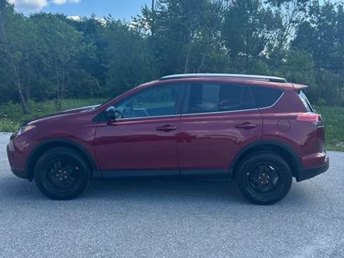Used 2018 Toyota RAV4 LE AWD/4WD image 6