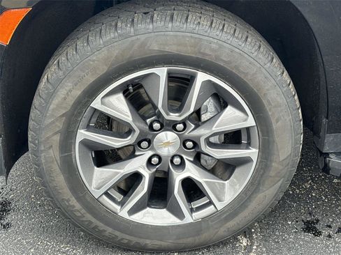 Used 2023 Chevrolet Suburban LT w/ Luxury Package AWD/4WD image 12