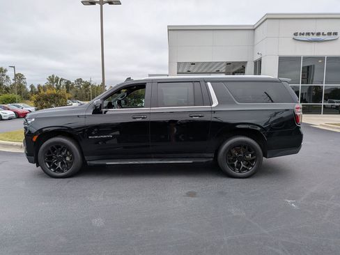 Used 2023 Chevrolet Suburban LT w/ Luxury Package image 8