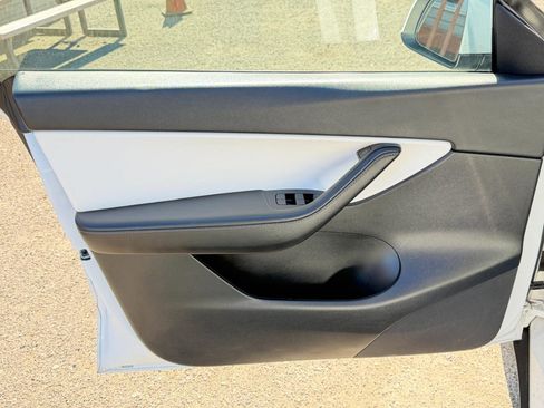 Used 2021 Tesla Model Y Long Range image 17